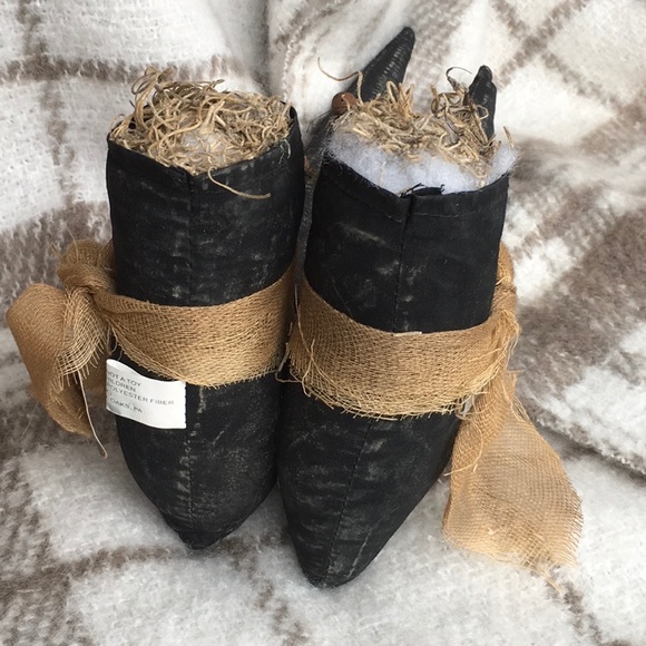 Adorable Witches Shoes w 3 Metal Bells. “Time Has Come For The Witches Dance”NWT - Picture 6 of 7